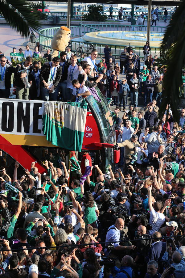 El Unicaja celebra el título en Málaga junto a sus aficionados (II)