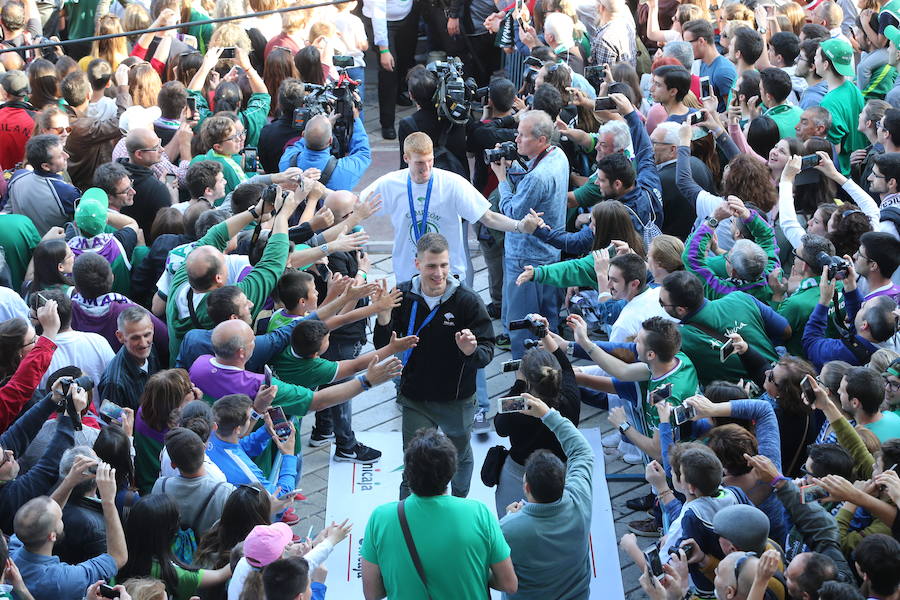 El Unicaja celebra el título en Málaga junto a sus aficionados (II)