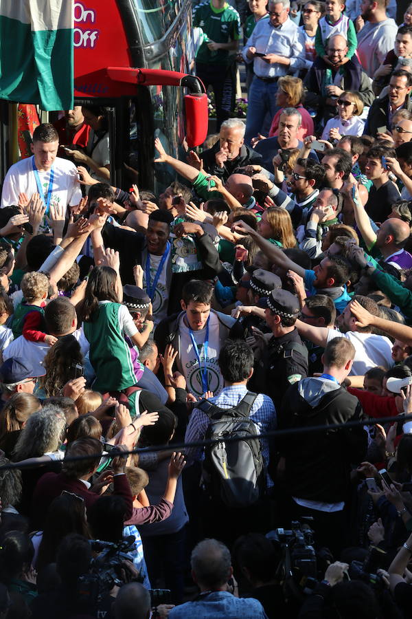 El Unicaja celebra el título en Málaga junto a sus aficionados (II)