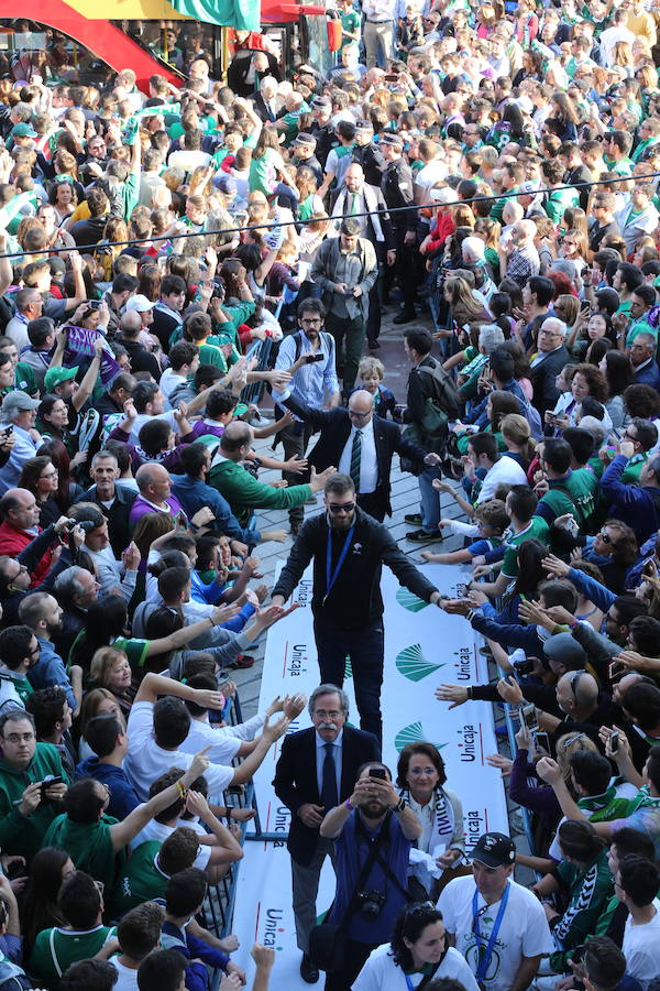 El Unicaja celebra el título en Málaga junto a sus aficionados (II)