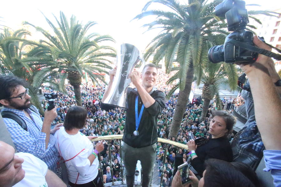 El Unicaja celebra el título en Málaga junto a sus aficionados (II)