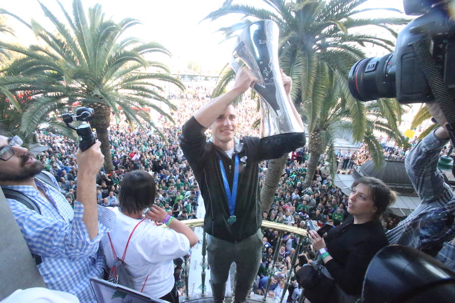 El Unicaja celebra el título en Málaga junto a sus aficionados (II)