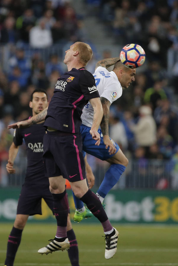 El partido del Málaga-Barcelona, en imágenes