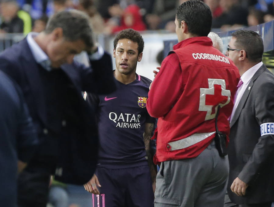 El partido del Málaga-Barcelona, en imágenes