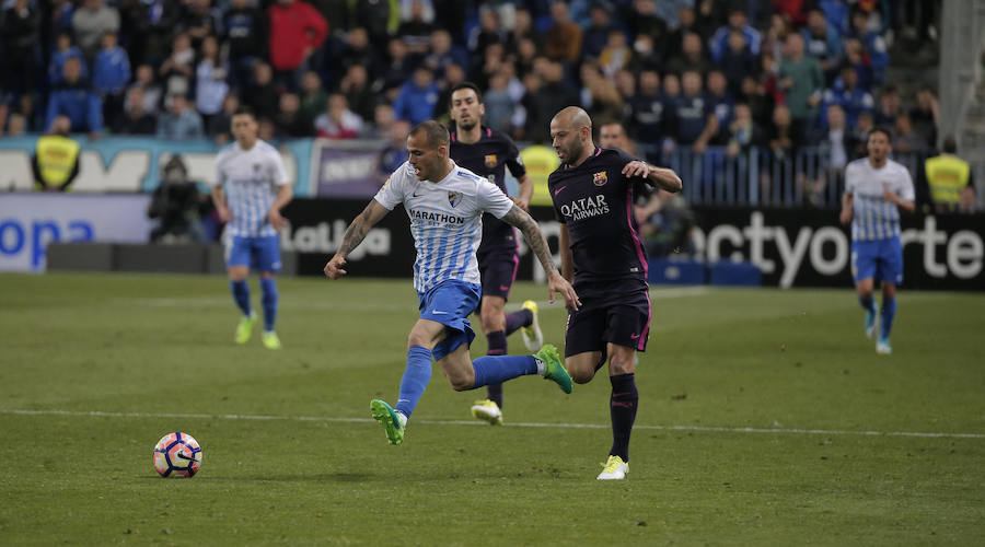 El partido del Málaga-Barcelona, en imágenes