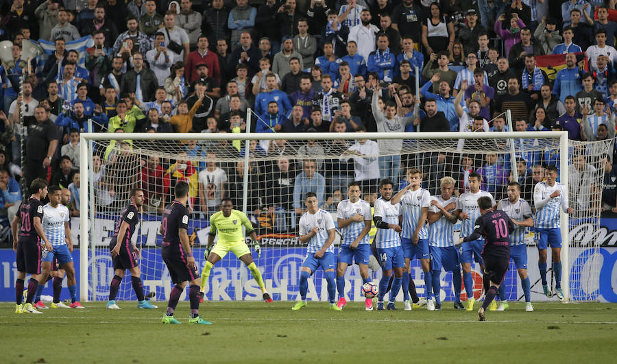 El partido del Málaga-Barcelona, en imágenes