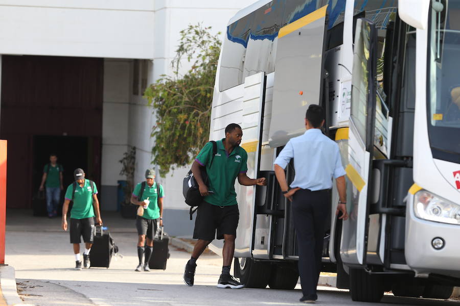 El Unicaja, rumbo a Tenerife para sentenciar la serie