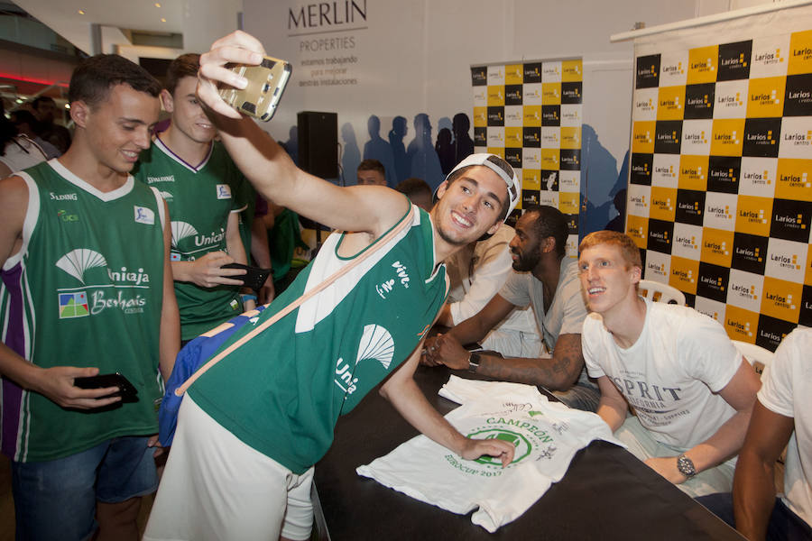 El Unicaja despide la temporada con sus aficionados