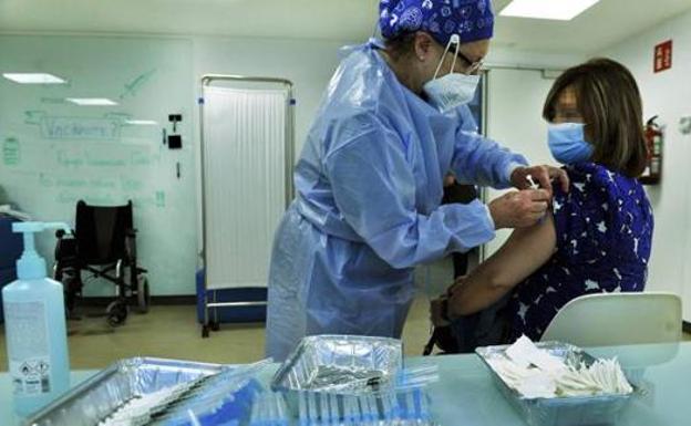 Spain retires the AstraZeneca vaccine for good, and sends the remaining doses to Latin America