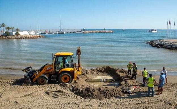 Wastewater pipe break forces the closure of a Marbella beach