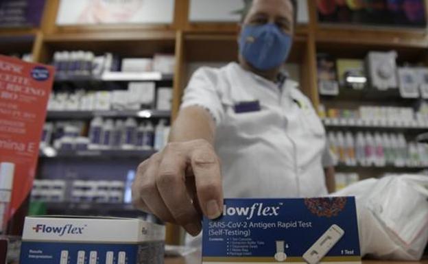 Malaga chemist shops sell 40,000 coronavirus self-test kits in their first week of sale