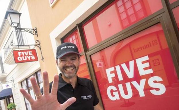 Five Guys burger chain arrives on the Costa del Sol this week