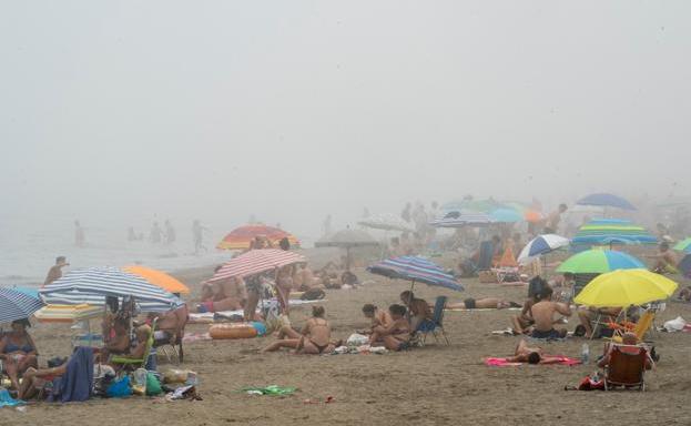 The taró, or advection fog, on a Malaga beach. File photograph.