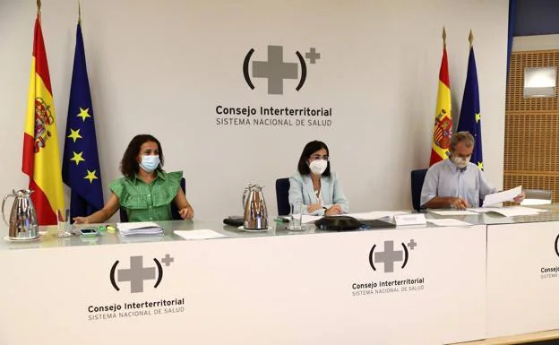 Spain is 'prepared' but delays third coronavirus jab decision
