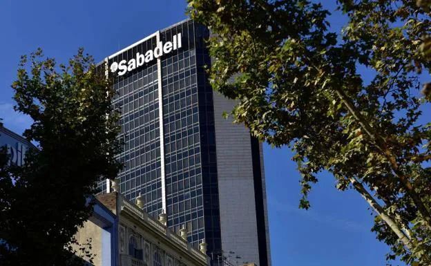 Banco Sabadell plans to close 320 branch offices in Spain