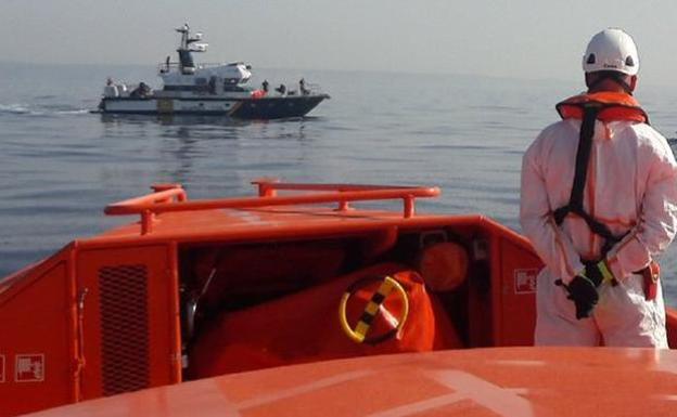 Three people rescued from a dinghy off the coast of Malaga