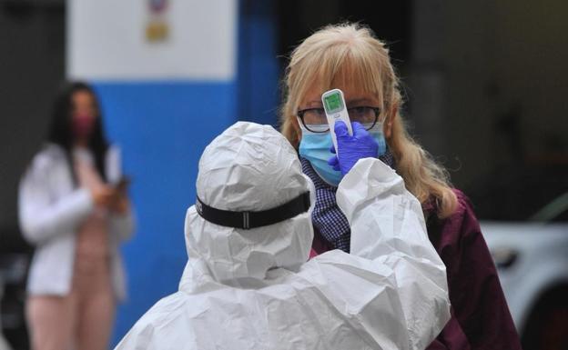 Andalucía is at March levels with 699 Covid positives, 11 deaths and an incidence rate of 126.8