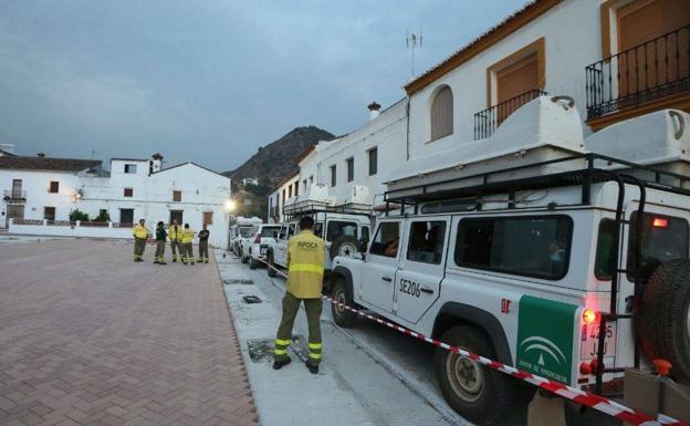 70 firefighters continue to work at the site of the Sierra Bermeja blaze