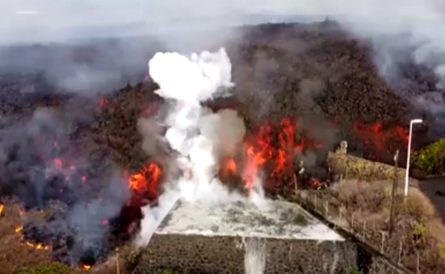 Unstoppable lava flow reaches 12 metres high and destroys at least 200 homes