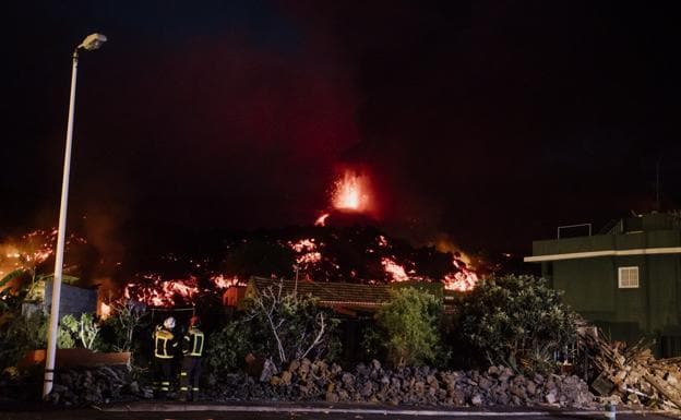 The lava has already covered an area of 154 hectares. 