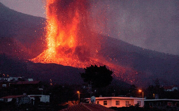 La Palma volcano is expelling magma with greater force, scientists confirm
