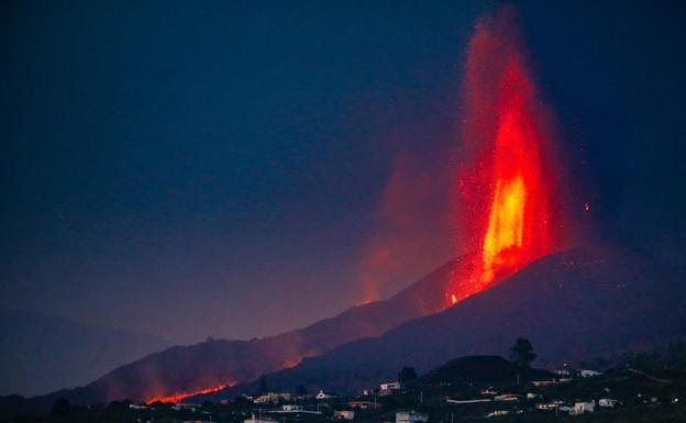 La Palma is rocked by the strongest earthquake since the Cumbre Vieja volcano started to erupt