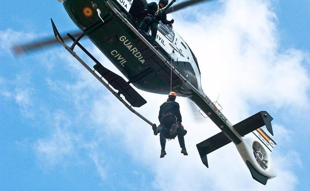 Helicopter rescue and airlift to hospital for injured hiker in Torremolinos