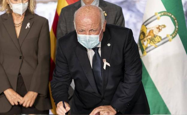 Junta 'highly recommends' the use of face masks 'throughout the winter, until spring'