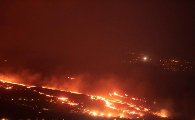 More residents ordered from their homes as La Palma volcano continues to erupt