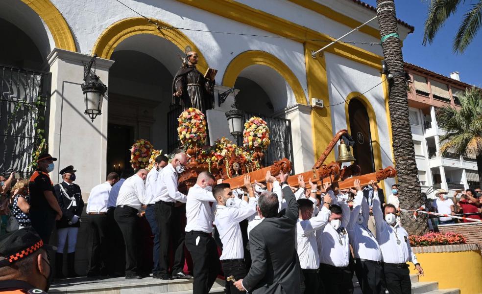 Emotion and tears as processions return to San Pedro