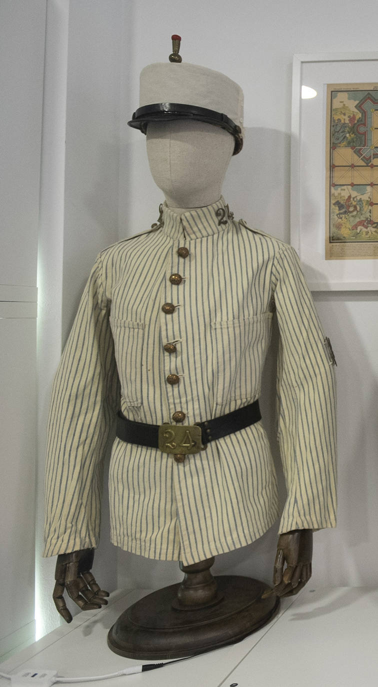 A 'rayadillo' uniform used in Africa, 1906