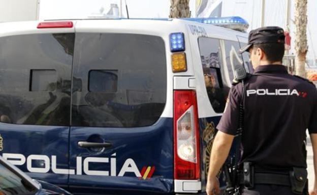 Gun recovered in Estepona after car driver jumps police checkpoint and chase ensues