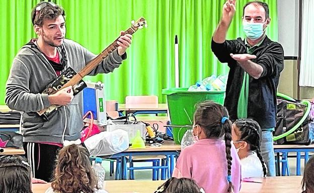 A festival of dance and recycled instruments for Vélez-Málaga children