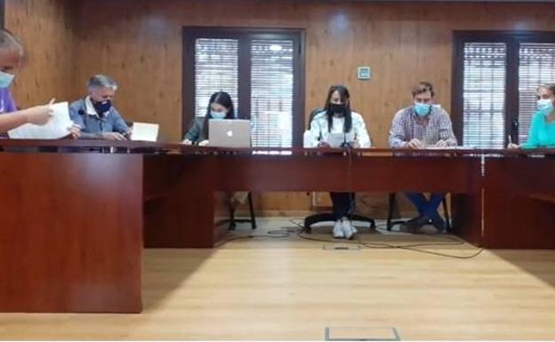 Cañete la Real approves the suspension of solar farm licences for one year