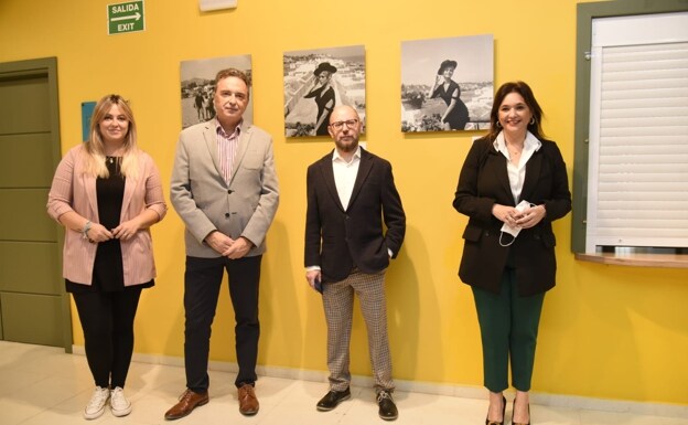 Aida Blanes, José Ortiz, José Luis Cabrera and Margarita del Cid inaugurate the exhibition./ SUR