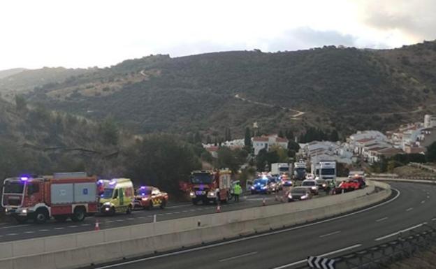 Emergency services at the scene of the accident on Wednesday morning. /SUR