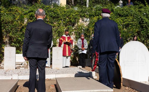 Wreaths were laid at the English Cemetery on Sunday. 