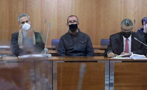 British man confesses to stabbing his Spanish wife to death, but says he doesn't remember anything