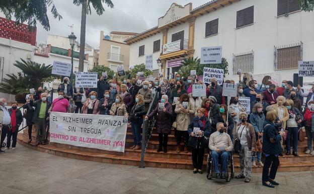 Protesters call for solution to delayed construction of Costa del Sol Alzheimer's centre