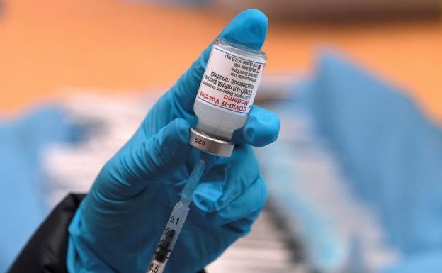 Minister of Health calls on regions to 'continue vaccinating non-stop' before Christmas holidays