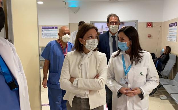 Patricia Navarro and María del Mar Vázquez at Malaga’s Materno Infantil Hospital on Tuesday.