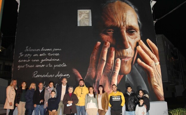 The inauguration of the mural was attended by the family and friends of La Poetisa. /SUR