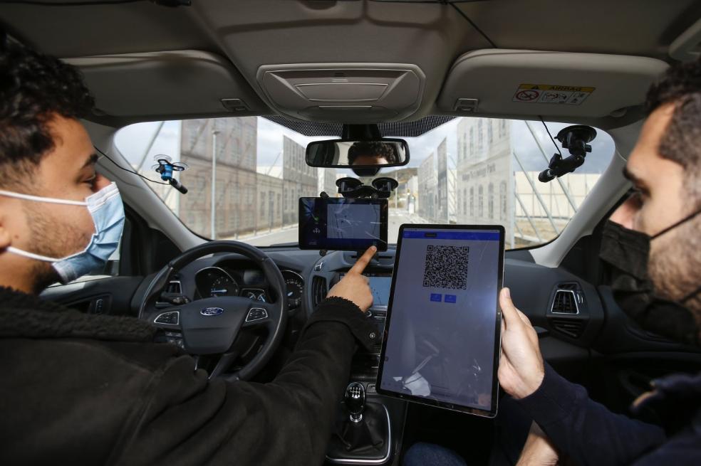 Two engineers look at the possibilities offered by a connected vehicle. 