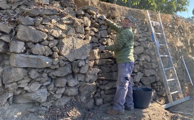 Rafael Jiménez working on a dry stone wall on a finca in his home town of Algarrobo 