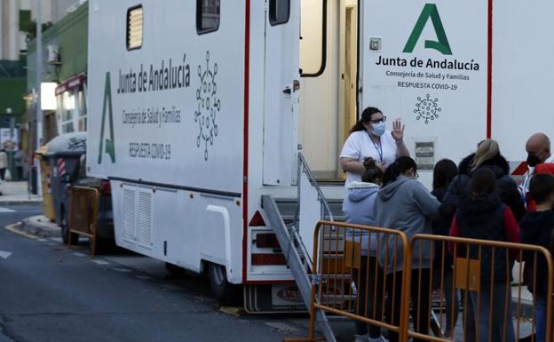 Torremolinos judge rules a teen can be vaccinated against Covid-19 after divorced parents disagree