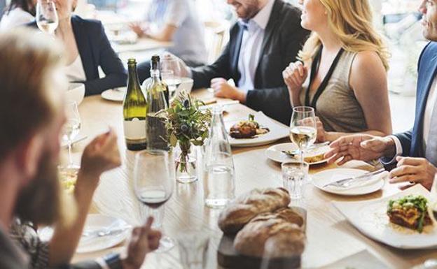 Junta recommends a maximum of 10-15 people and two family groups for Christmas dinners