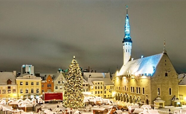 The Christmas tree in Town Hall Square in Tallinn. /sur
