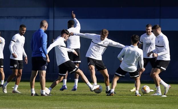 Malaga players during a recent team training session./MARIANO POZO
