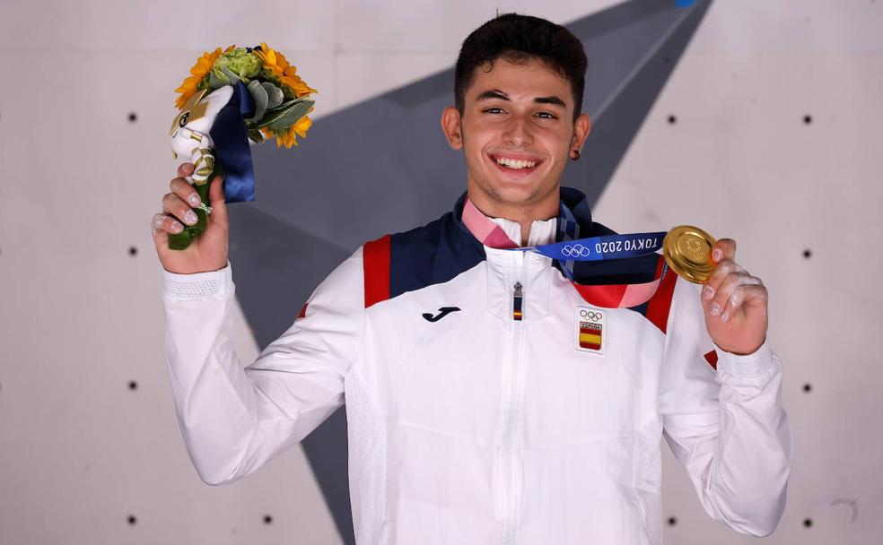 18-year-old Alberto Ginés won a gold medal for Sport Climbing. 