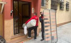 Micolchón and the Red Cross deliver 15 beds to families in need